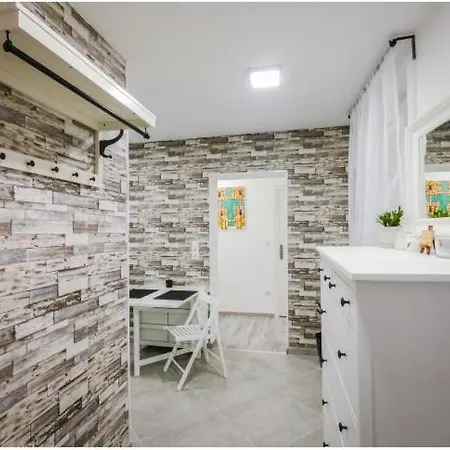 Malasits 2 Private With Shared Bathroom Gyor
